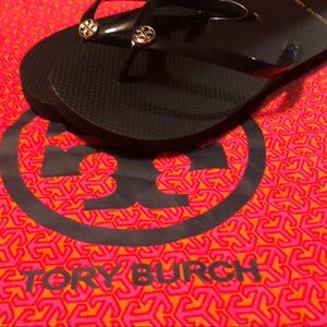 Black FlipFlops sandals, Size 9.